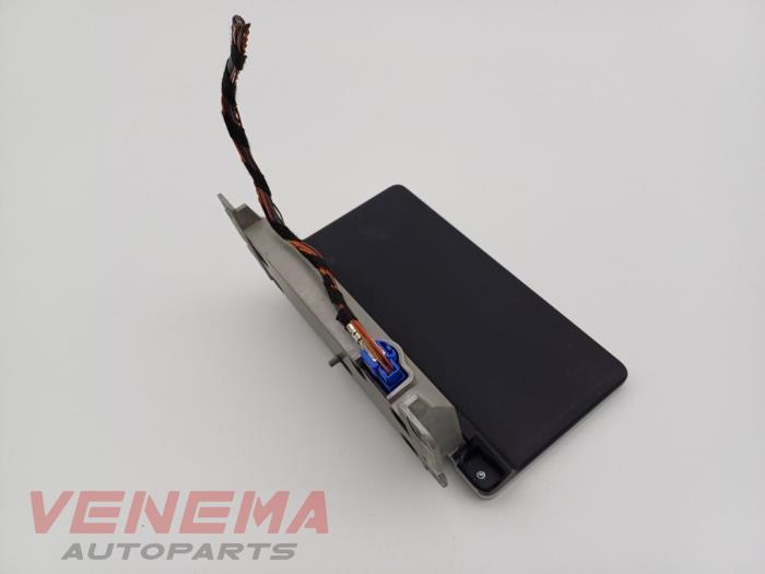 Kontrollenhet, multimediadisplay från en Audi A5 Cabrio (F57/F5E) 3.0 TDI V6 24V Quattro 2017