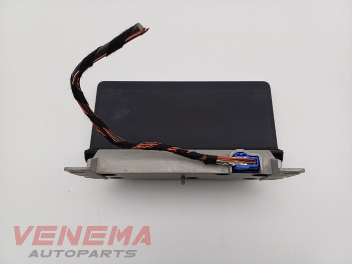 Kontrollenhet, multimediadisplay från en Audi A5 Cabrio (F57/F5E) 3.0 TDI V6 24V Quattro 2017