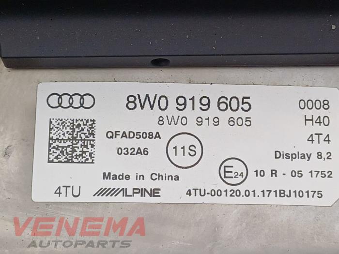 Kontrollenhet, multimediadisplay från en Audi A5 Cabrio (F57/F5E) 3.0 TDI V6 24V Quattro 2017