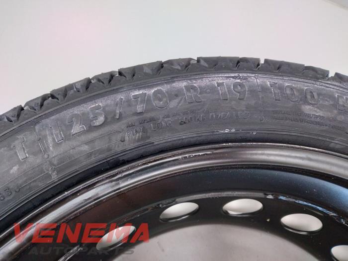 Utrymmesbesparande reservhjul från en Audi A5 Cabrio (F57/F5E) 3.0 TDI V6 24V Quattro 2017