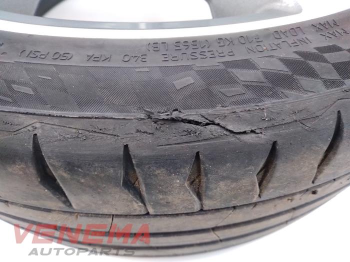 Sporthjulsuppsättning + däck från en Audi A5 Cabrio (F57/F5E) 3.0 TDI V6 24V Quattro 2017