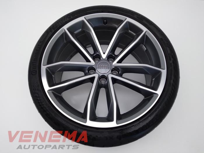 Sporthjulsuppsättning + däck från en Audi A5 Cabrio (F57/F5E) 3.0 TDI V6 24V Quattro 2017