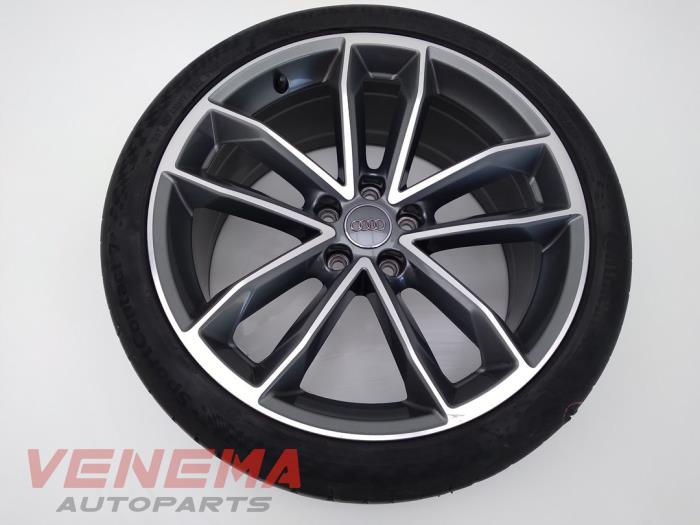 Sporthjulsuppsättning + däck från en Audi A5 Cabrio (F57/F5E) 3.0 TDI V6 24V Quattro 2017