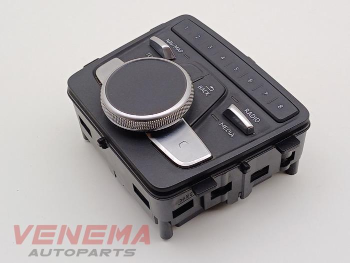 Kontrollenhet, multimedia från en Audi A5 Cabrio (F57/F5E) 3.0 TDI V6 24V Quattro 2017