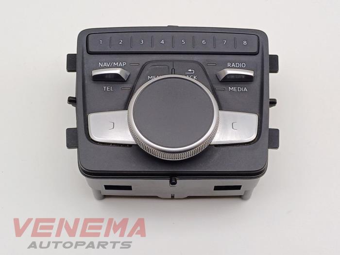 Kontrollenhet, multimedia från en Audi A5 Cabrio (F57/F5E) 3.0 TDI V6 24V Quattro 2017