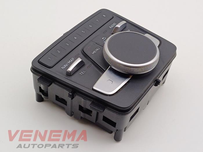 Kontrollenhet, multimedia från en Audi A5 Cabrio (F57/F5E) 3.0 TDI V6 24V Quattro 2017