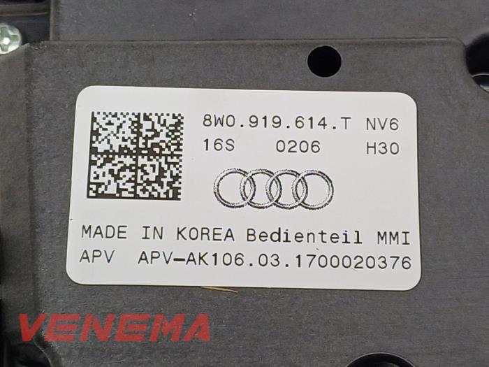 Kontrollenhet, multimedia från en Audi A5 Cabrio (F57/F5E) 3.0 TDI V6 24V Quattro 2017