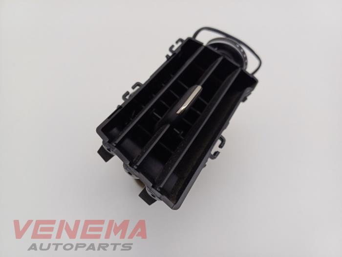 Luftmunstycke, instrumentbräda från en Audi A5 Cabrio (F57/F5E) 3.0 TDI V6 24V Quattro 2017