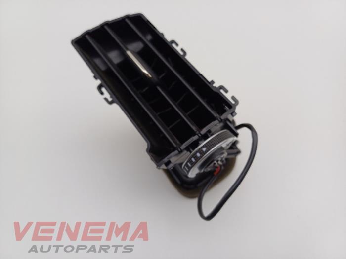 Luftmunstycke, instrumentbräda från en Audi A5 Cabrio (F57/F5E) 3.0 TDI V6 24V Quattro 2017