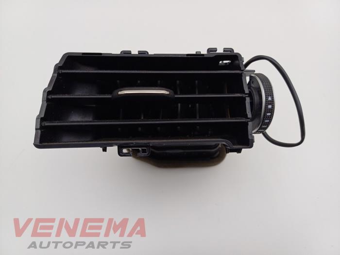 Luftmunstycke, instrumentbräda från en Audi A5 Cabrio (F57/F5E) 3.0 TDI V6 24V Quattro 2017