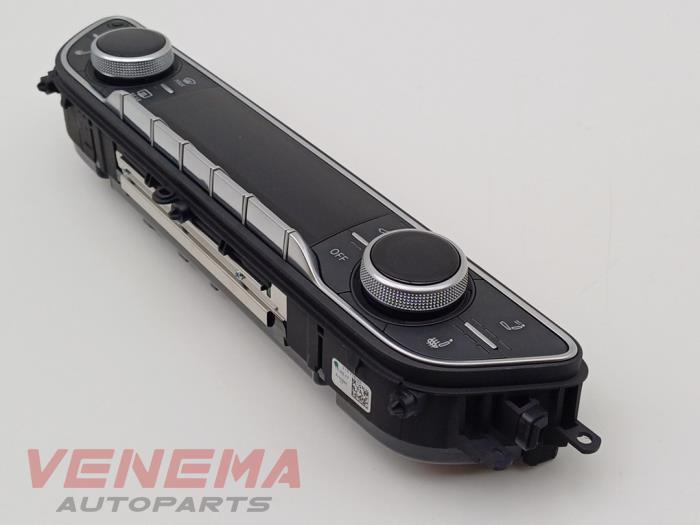 Värmekontrollpanel från en Audi A5 Cabrio (F57/F5E) 3.0 TDI V6 24V Quattro 2017