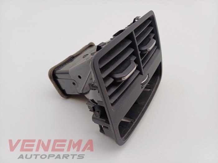 Luftraster bak från en Audi A5 Cabrio (F57/F5E) 3.0 TDI V6 24V Quattro 2017