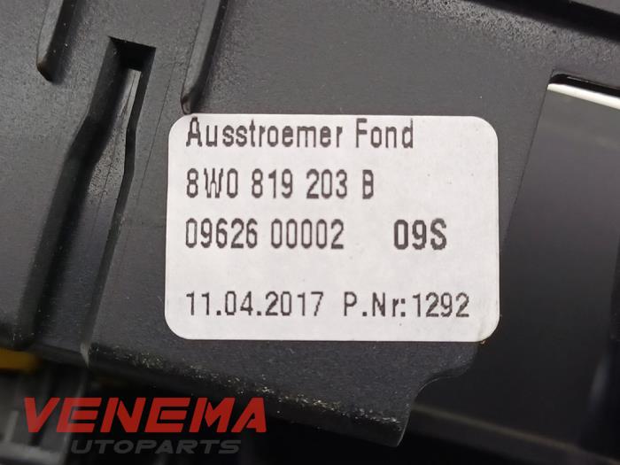 Luftraster bak från en Audi A5 Cabrio (F57/F5E) 3.0 TDI V6 24V Quattro 2017