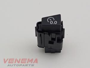 Begagnade Brytare (diverse) Audi A5 Cabrio (F57/F5E) 3.0 TDI V6 24V Quattro Pris € 14,99 Marginaltabell erbjuds av Venema Autoparts