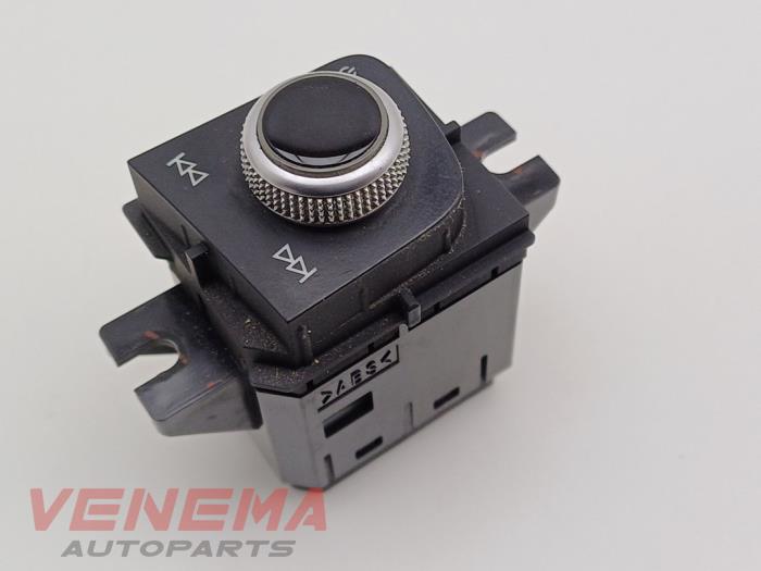 MMI-brytare från en Audi A5 Cabrio (F57/F5E) 3.0 TDI V6 24V Quattro 2017