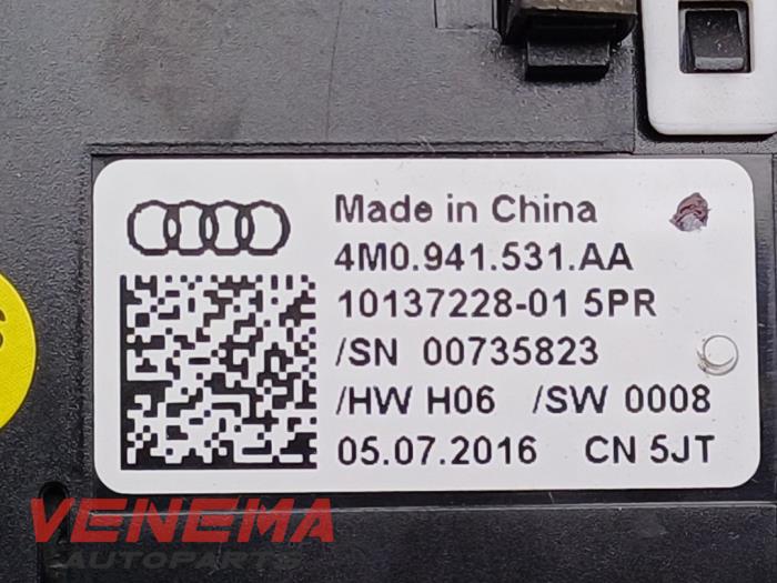 Ljusbrytare från en Audi A5 Cabrio (F57/F5E) 3.0 TDI V6 24V Quattro 2017