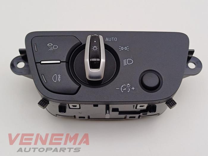 Ljusbrytare från en Audi A5 Cabrio (F57/F5E) 3.0 TDI V6 24V Quattro 2017