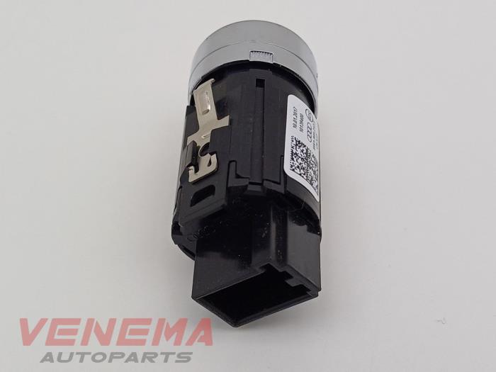 Start/stopp-brytare från en Audi A5 Cabrio (F57/F5E) 3.0 TDI V6 24V Quattro 2017