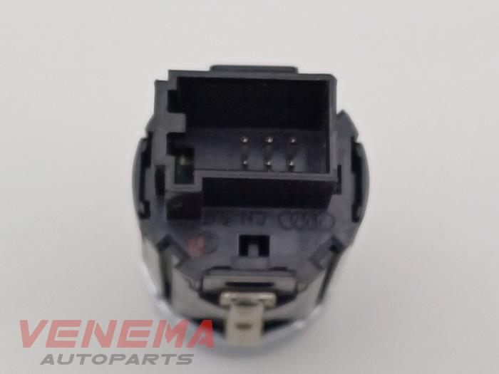 Start/stopp-brytare från en Audi A5 Cabrio (F57/F5E) 3.0 TDI V6 24V Quattro 2017