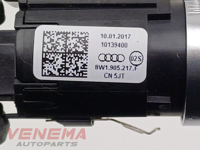 Start/stopp-brytare från en Audi A5 Cabrio (F57/F5E) 3.0 TDI V6 24V Quattro 2017