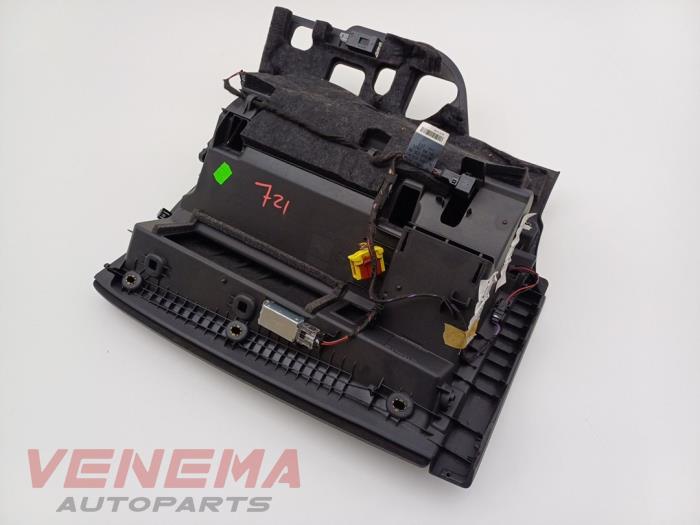 Handskfack från en Audi A5 Cabrio (F57/F5E) 3.0 TDI V6 24V Quattro 2017