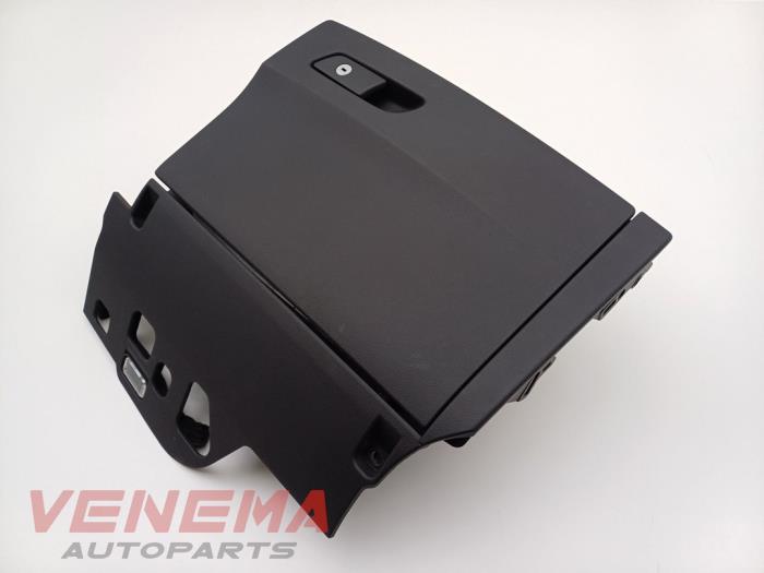 Handskfack från en Audi A5 Cabrio (F57/F5E) 3.0 TDI V6 24V Quattro 2017