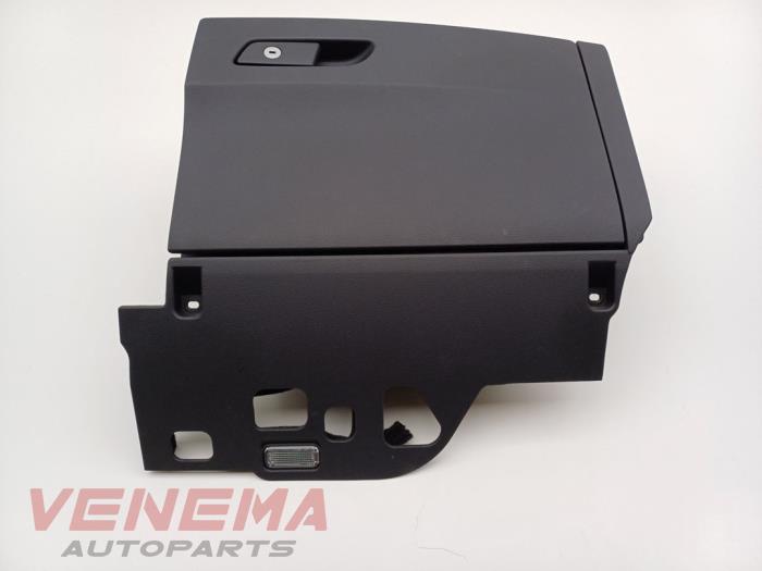 Handskfack från en Audi A5 Cabrio (F57/F5E) 3.0 TDI V6 24V Quattro 2017