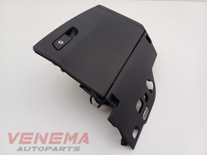 Handskfack från en Audi A5 Cabrio (F57/F5E) 3.0 TDI V6 24V Quattro 2017