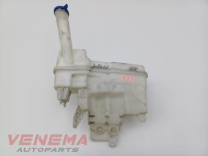 Używane Zbiornik spryskiwacza przód Peugeot 108 1.0 12V VVT-i Cena € 39,99 Procedura marży oferowane przez Venema Autoparts