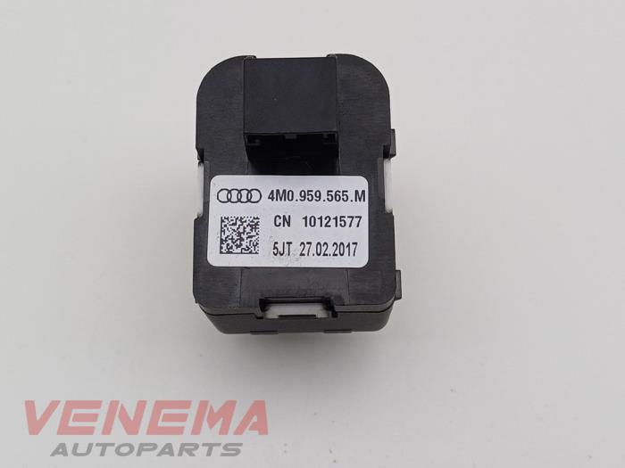 Spegelspak från en Audi A5 Cabrio (F57/F5E) 3.0 TDI V6 24V Quattro 2017