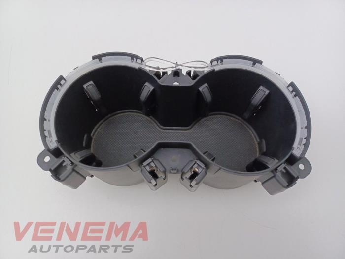 Mugghållare från en Audi A5 Cabrio (F57/F5E) 3.0 TDI V6 24V Quattro 2017