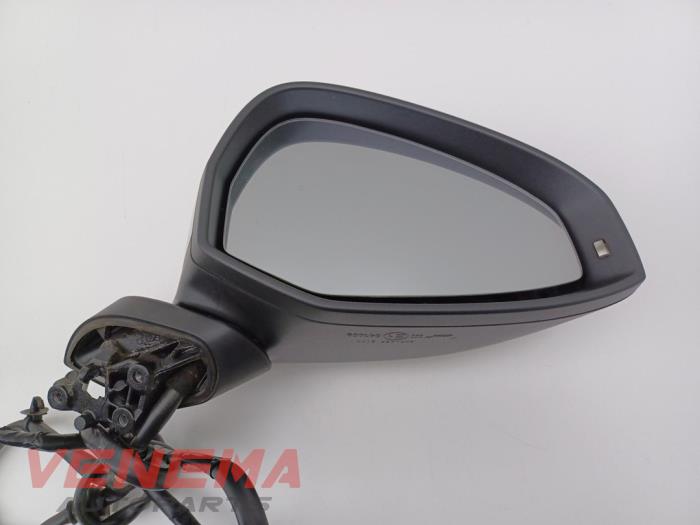 Skärmspegel, höger från en Audi A5 Cabrio (F57/F5E) 3.0 TDI V6 24V Quattro 2017