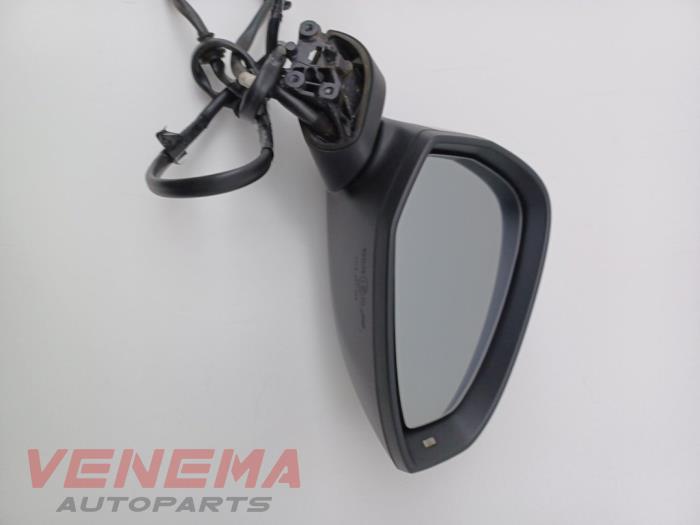 Skärmspegel, höger från en Audi A5 Cabrio (F57/F5E) 3.0 TDI V6 24V Quattro 2017