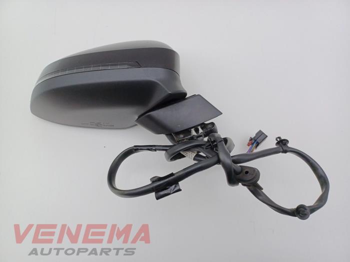 Skärmspegel, höger från en Audi A5 Cabrio (F57/F5E) 3.0 TDI V6 24V Quattro 2017