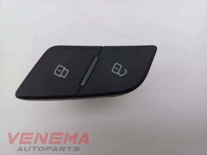 Centrallåsbrytare från en Audi A5 Cabrio (F57/F5E) 3.0 TDI V6 24V Quattro 2017