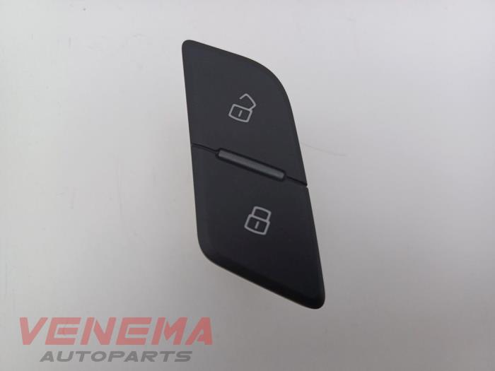 Centrallåsbrytare från en Audi A5 Cabrio (F57/F5E) 3.0 TDI V6 24V Quattro 2017