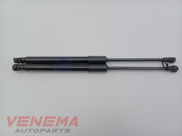 Set med gasfjädrar, motorhuv från en Audi A5 Cabrio (F57/F5E) 3.0 TDI V6 24V Quattro 2017