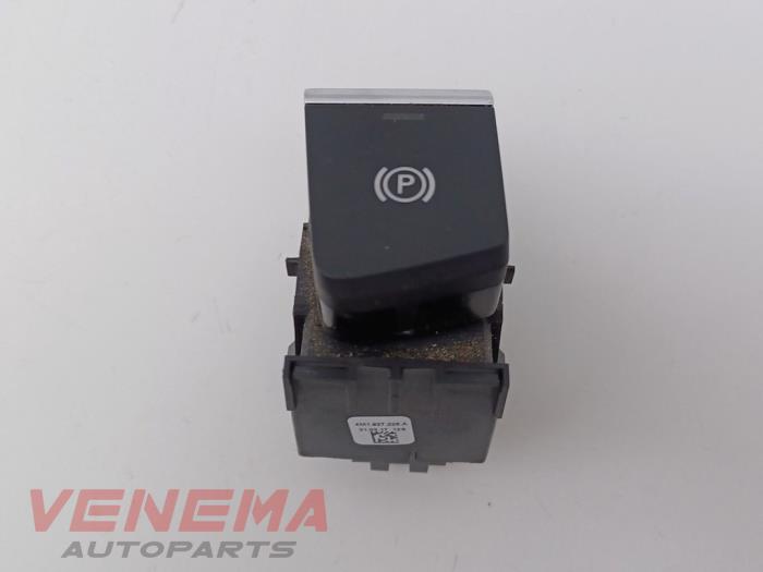 Brytare, parkeringsbroms från en Audi A5 Cabrio (F57/F5E) 3.0 TDI V6 24V Quattro 2017