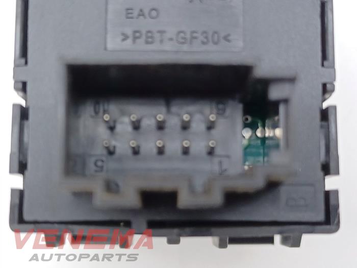 Brytare, parkeringsbroms från en Audi A5 Cabrio (F57/F5E) 3.0 TDI V6 24V Quattro 2017