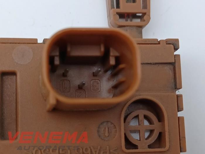 Luftkvalitetssensor från en Audi A5 Cabrio (F57/F5E) 3.0 TDI V6 24V Quattro 2017