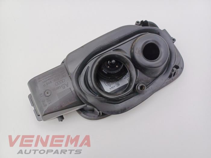 Tanklucka från en Audi A5 Cabrio (F57/F5E) 3.0 TDI V6 24V Quattro 2017