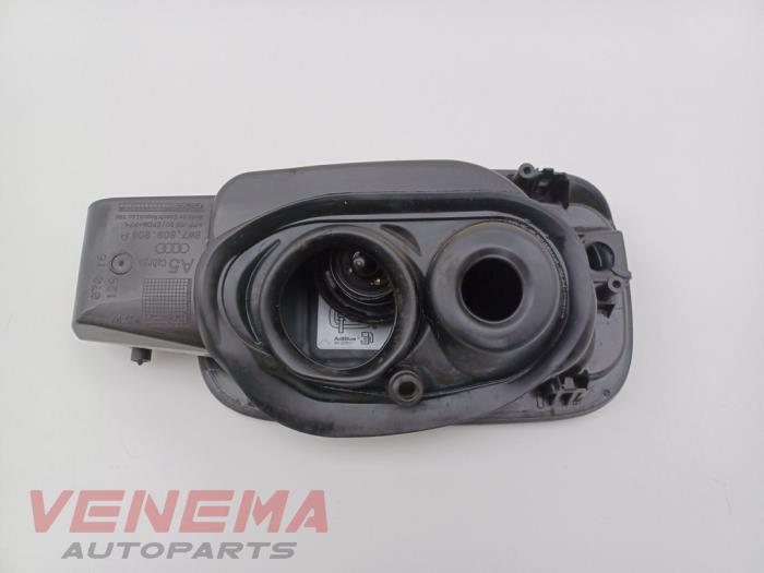 Tanklucka från en Audi A5 Cabrio (F57/F5E) 3.0 TDI V6 24V Quattro 2017