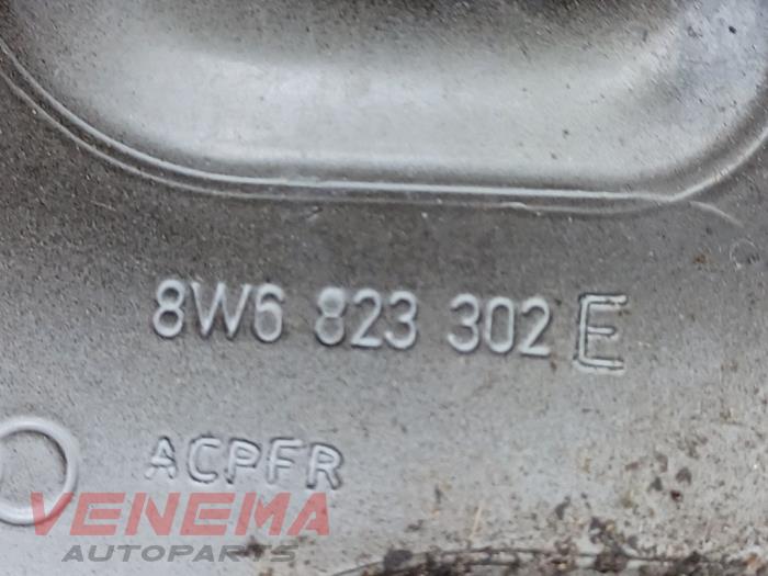 Gångjärn, motorhuv från en Audi A5 Cabrio (F57/F5E) 3.0 TDI V6 24V Quattro 2017