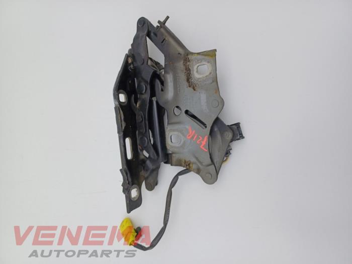 Gångjärn, motorhuv från en Audi A5 Cabrio (F57/F5E) 3.0 TDI V6 24V Quattro 2017