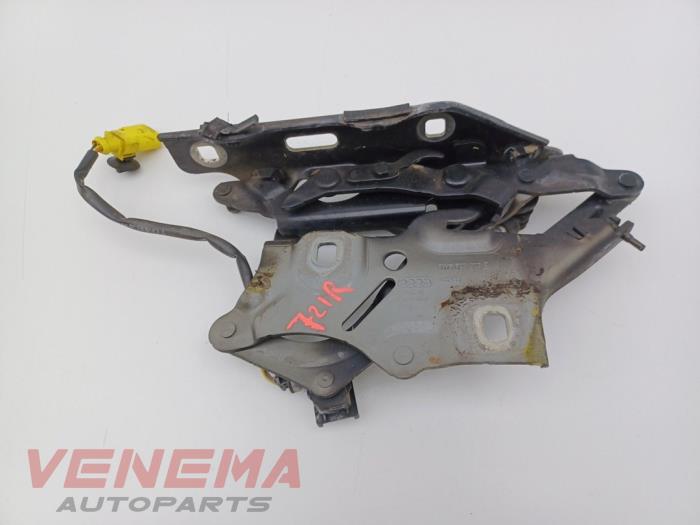 Gångjärn, motorhuv från en Audi A5 Cabrio (F57/F5E) 3.0 TDI V6 24V Quattro 2017