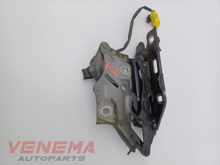 Gångjärn, motorhuv från en Audi A5 Cabrio (F57/F5E) 3.0 TDI V6 24V Quattro 2017