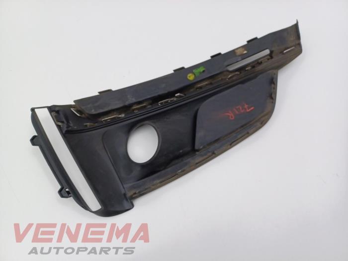 Stötfångargrill från en Audi A5 Cabrio (F57/F5E) 3.0 TDI V6 24V Quattro 2017