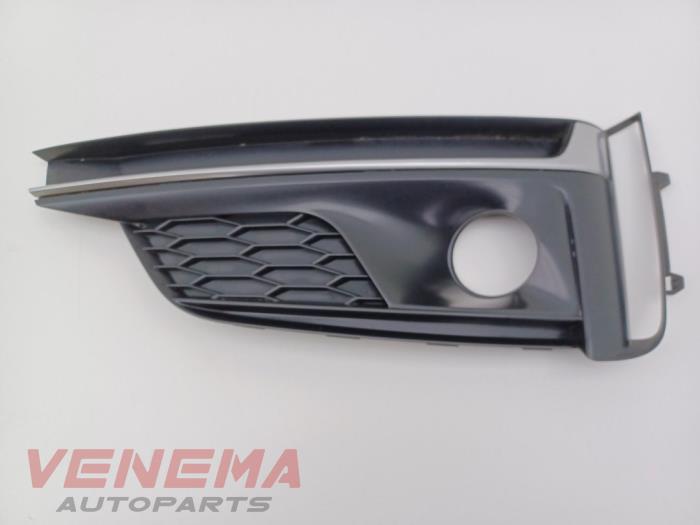 Stötfångargrill från en Audi A5 Cabrio (F57/F5E) 3.0 TDI V6 24V Quattro 2017