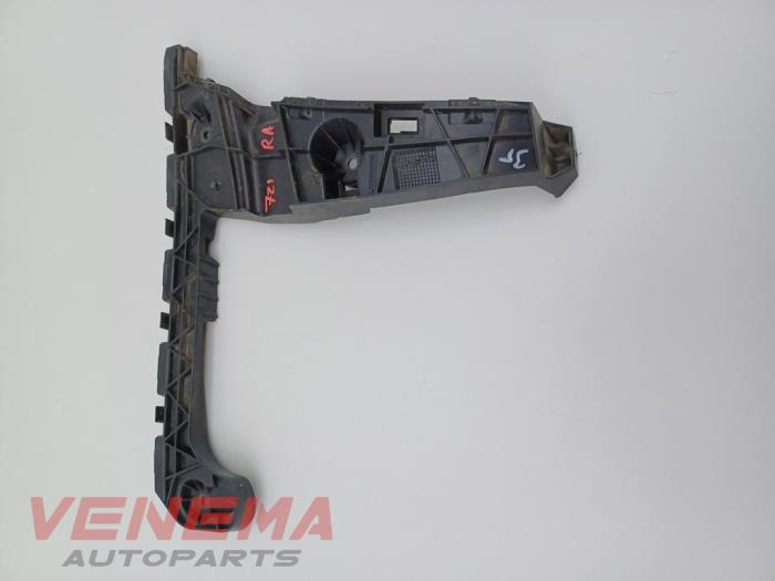 Stötfångarfäste, höger bak från en Audi A5 Cabrio (F57/F5E) 3.0 TDI V6 24V Quattro 2017