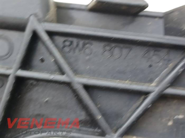 Stötfångarfäste, höger bak från en Audi A5 Cabrio (F57/F5E) 3.0 TDI V6 24V Quattro 2017